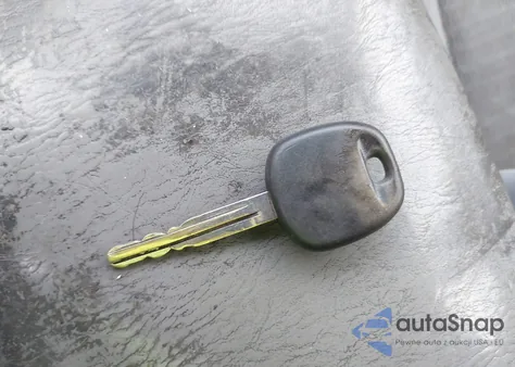 2005 Toyota Camry Le V6 z USA, uszkodzony, nr VIN 4T1BF32K35U103688